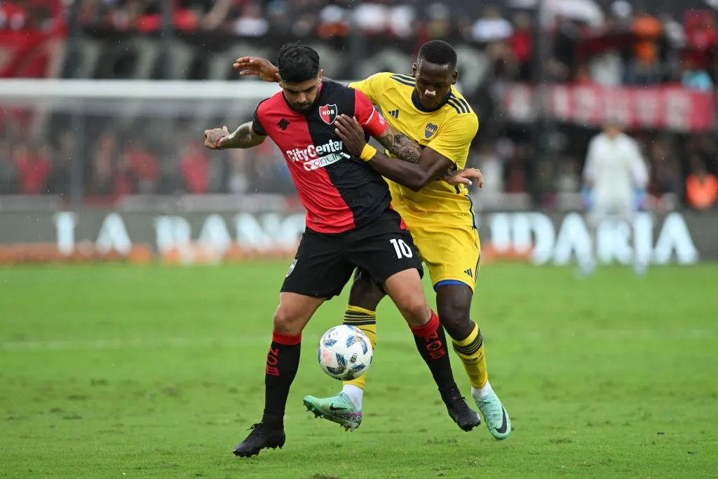 Luís Advíncula fue criticado por los hinchas de Boca. (Foto: Getty).