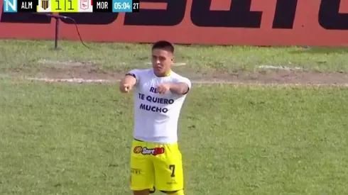 El festejo con dedicatoria de Brian Fernández tras el gol.