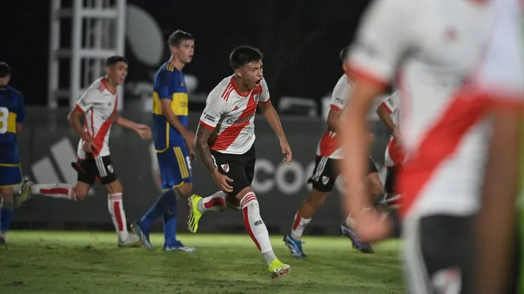 Agustín Ruberto celebando uno de sus goles.