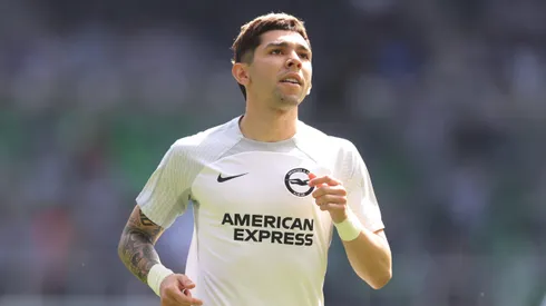 El mediocampista paraguayo de Brighton fue a ver a Boca en La Bombonera.