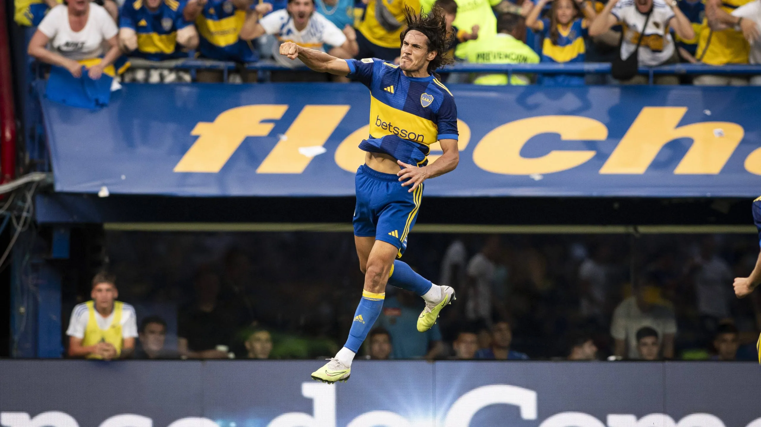 Edinson Cavani llegó a los 15 goles en Boca con su tanto ante Nacional Potosí.