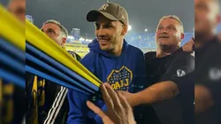 Leandro Paredes en medio de "La 12"