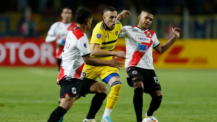 Boca se enfrenta a Nacional Potosí.