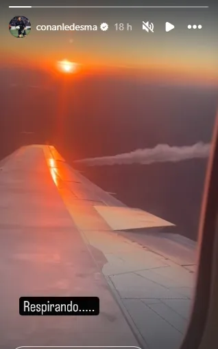 El posteo de Conan Ledesma en su Instagram en el avión