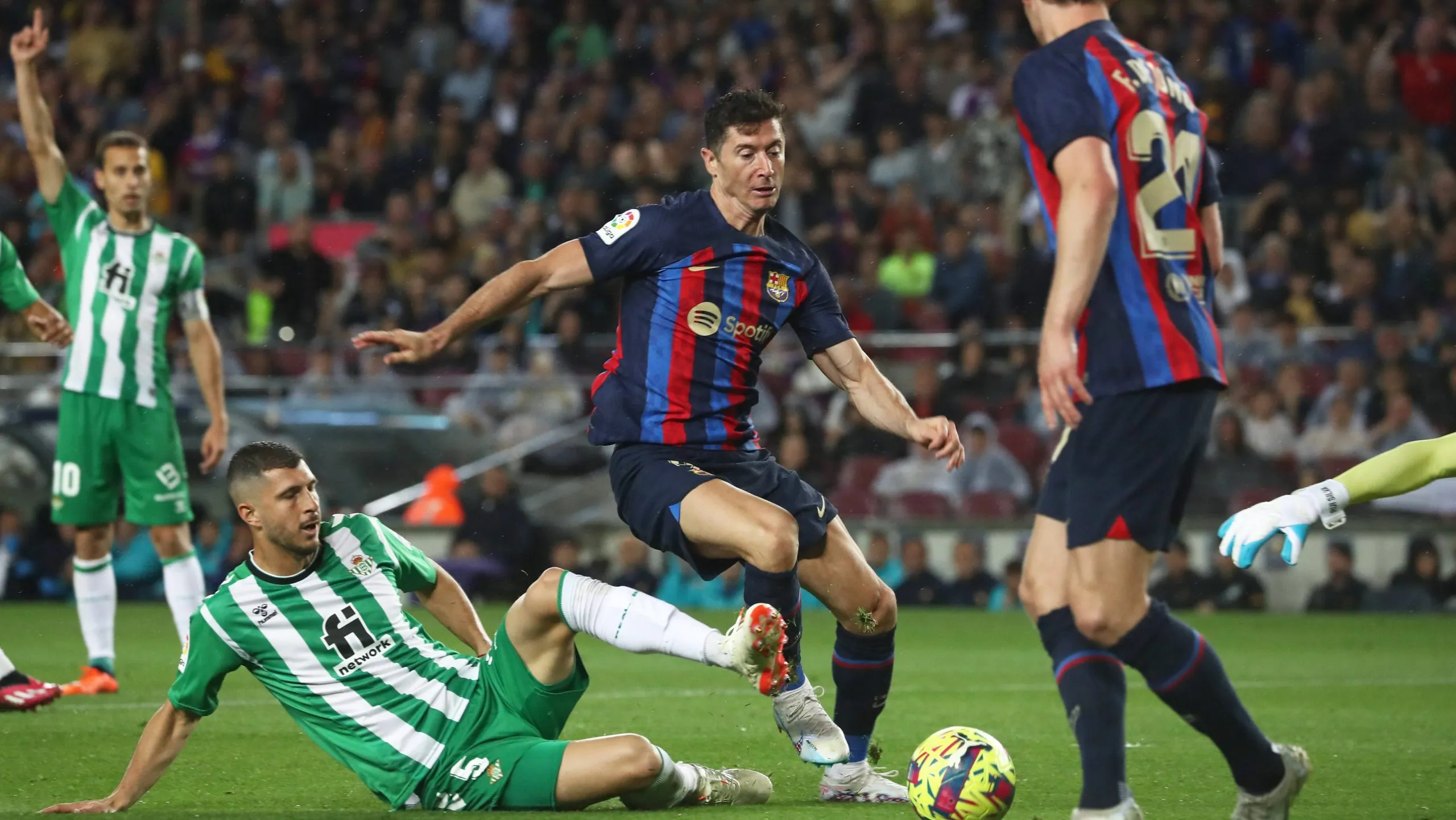 Guido Rodríguez vs. Barcelona.