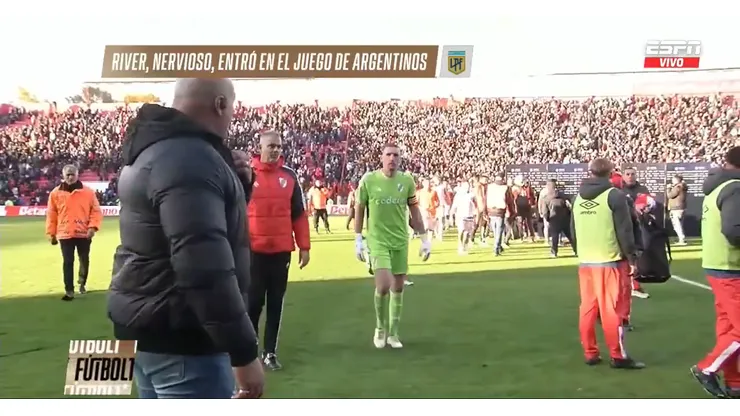 Armani se cruzó con la hinchada de Argentinos: "La tengo en el banco"