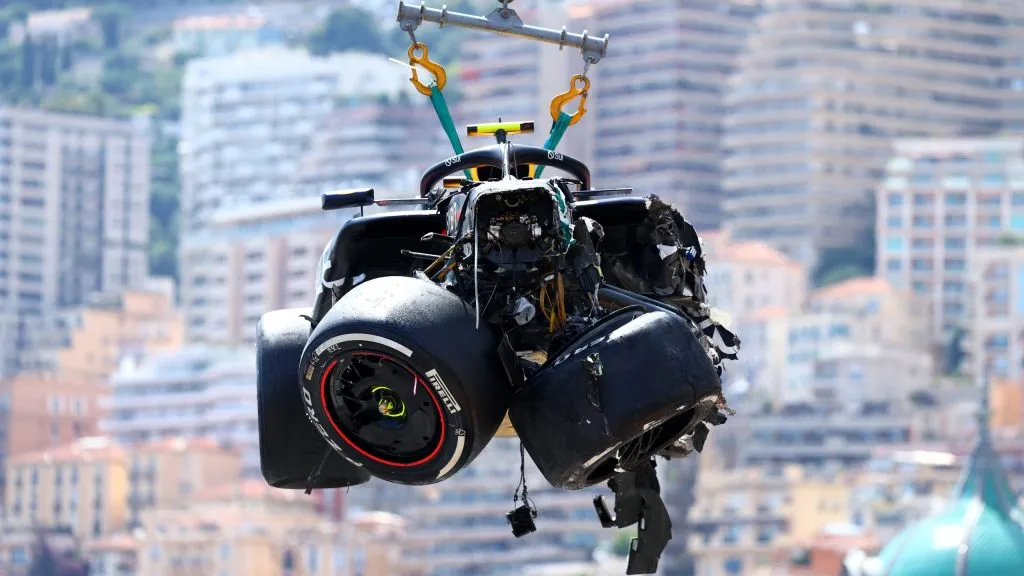 Así quedó el auto de Checo Pérez en Mónaco.