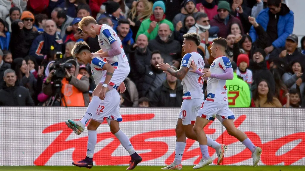 Alan Lescano celebrando un gol en el Bicho.