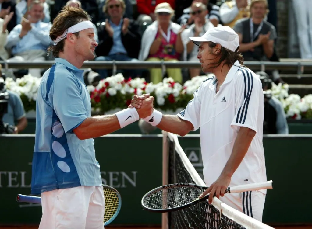 Carlos Moyá fue uno de los mejores jugadores de polvo de ladrillo de las últimas décadas. (Foto: IMAGO).