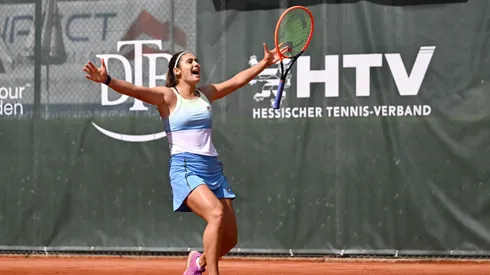 Julia Riera festejando un punto.