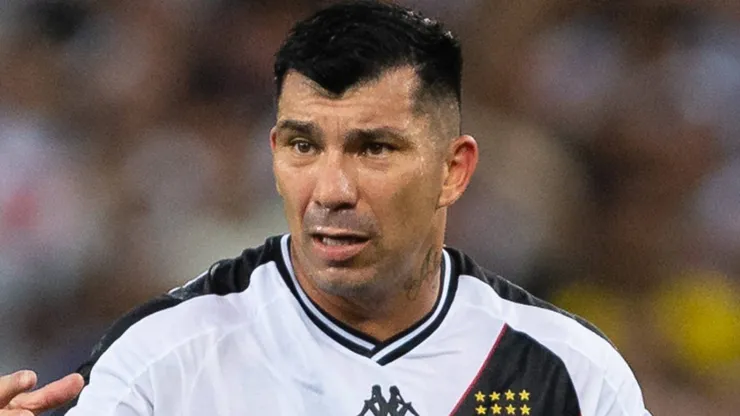 Gary Medel podría ser titular ante Almirante Bronw.
