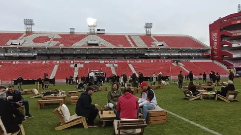 Se supo: la verdad detrás de la foto viral del asado en la cancha de Independiente