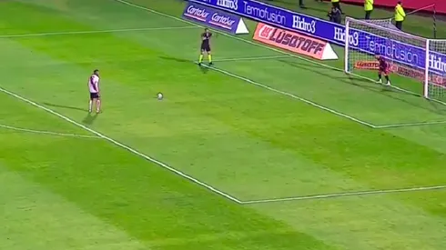 El exabrupto de un relator de River con David Martínez en la eliminación por Copa Argentina: "¿Quién manda a patear a este?"