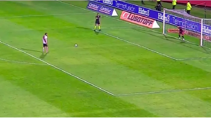 El exabrupto de un relator de River con David Martínez en la eliminación por Copa Argentina: "¿Quién manda a patear a este?"
