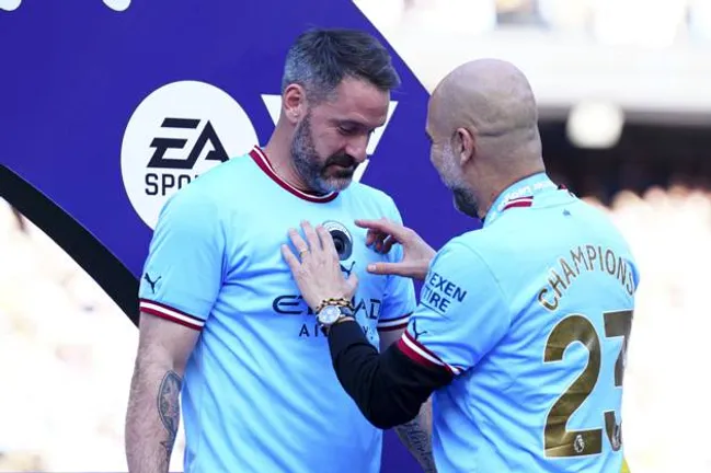 Scott Carson pasa más tiempo como asesor de Guardiola que como miembro del plantel.