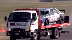 Una grúa llevó el auto histórico del Flaco.