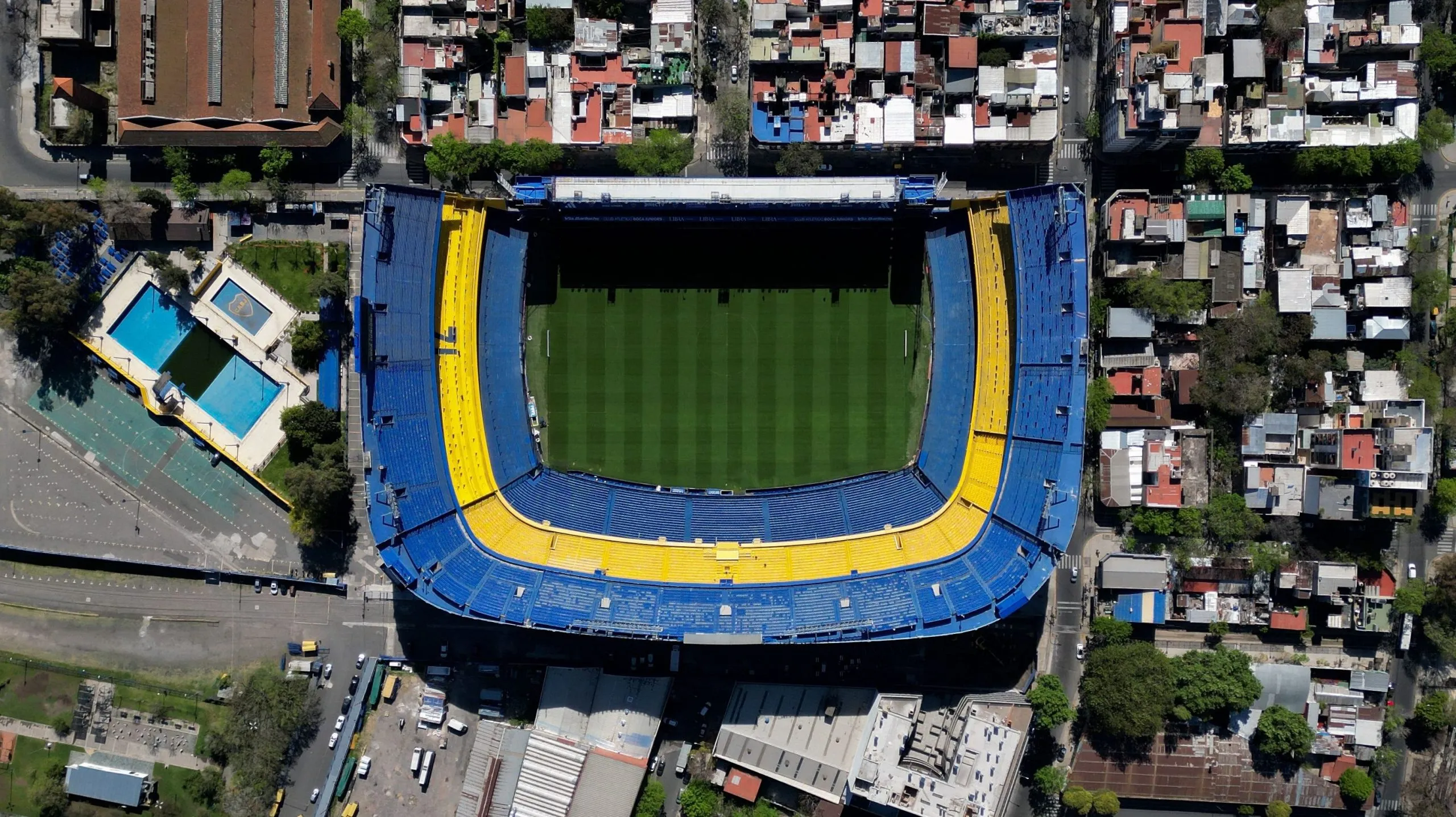 Juan Román Riquelme busca ampliar la capacidad de la Bombonera.