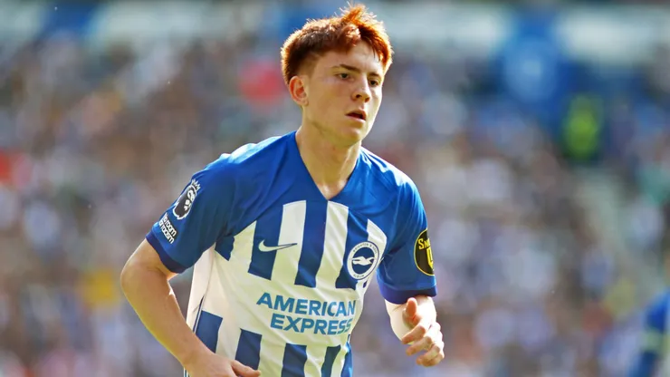 Valentín Barco recibió los elogios de los hinchas del Brighton por su gran partido ante el Manchester United.