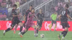 Lionel Messi, bajo una intensa lluvia, rodeado de rivales de DC United.