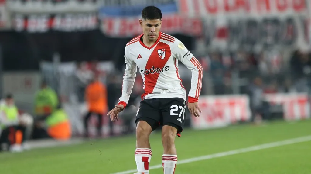 Agustín Sant’Anna con la camiseta de River.