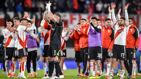 Los hinchas de River apuntaron contra un jugador.