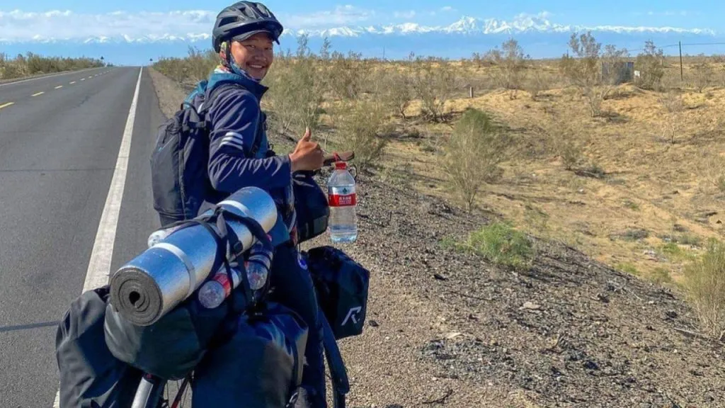Recorrió miles de kilómetros desde Mongolia a Old Trafford.