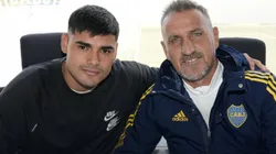 Walter Ariel Molas, junto a Raúl Cascini durante la firma de su primer contrato. (Foto: Prensa Boca)