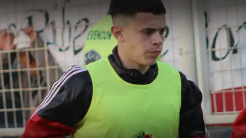 El jugador del Deportivo Riestra se convirtió en el más joven en debutar en la Primera División del fútbol argentino.