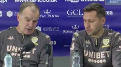 Marcelo Bielsa, junto a su ex traductor Diego Flores.