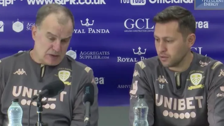 Marcelo Bielsa, junto a su ex traductor Diego Flores.