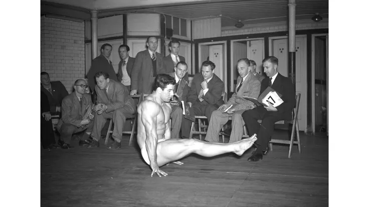 Reg Park durante un concurso de Mr. Britain en 1949 (IMAGO)