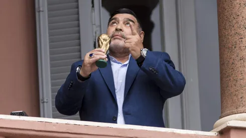 La familia de Diego Maradona pide frenar la subasta de su Balón de Oro: los motivos