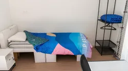 Las discretas habitaciones que recibirán a los deportistas en París.