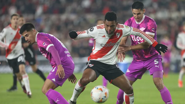 River venció a Libertad y pasó a los octavos de la Copa Libertadores.
