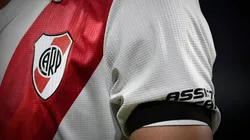 River usa la cinta negra contra Libertad.