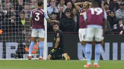 Medios ingleses no perdonaron a Emiliano Martínez por su gol en contra vs. Liverpool.