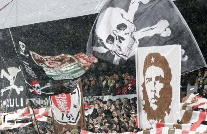 El Che Guevara presente en la cancha del St. Pauli.