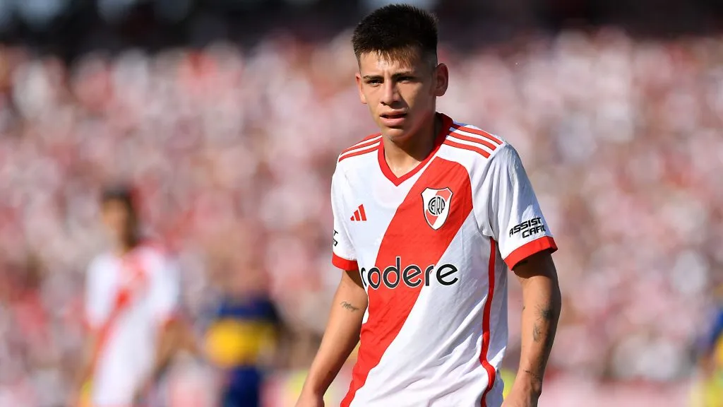 Claudio Echeverri, con la camiseta de River.