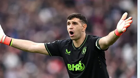 Dibu Martínez, el arquero de Aston Villa.