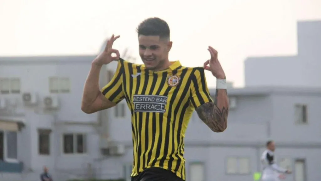 Brian Parada celebrando un gol para el Xewkija Tigers. (Foto: Archivo).