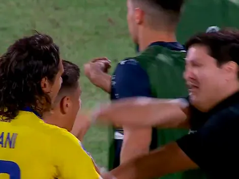 El DT de Trinidense, a los empujones con Edinson Cavani y Miguel Merentiel tras el triunfo Boca