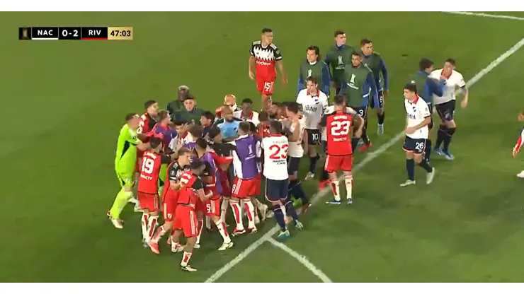 Pelea campal en River vs. Nacional: patada de brutal contra Aliendro, piña a Díaz y ningún expulsado