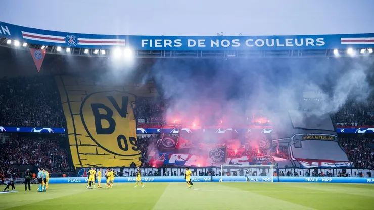 La Bandera de PSG sobre Borussia Dortmund