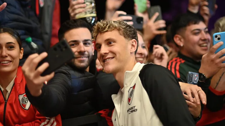 Los futbolistas de River disfrutaron un multitudinario recibimiento en Montevideo.