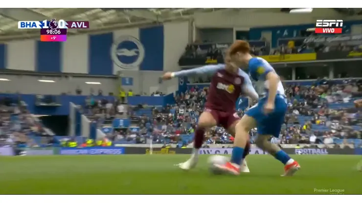 VIDEO | El Colo Barco tiró un caño magistral y se llevó una patada en la victoria de Brighton sobre Aston Villa