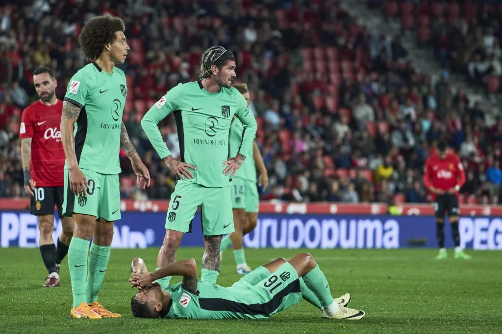 Molina junto a De Paul y Witsel. (Foto: Getty)
