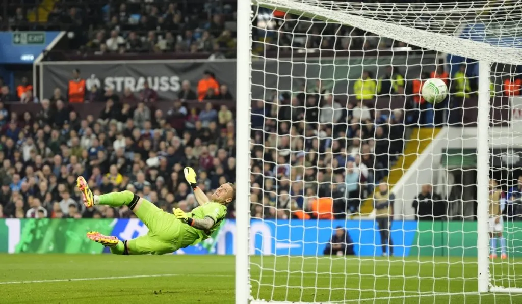 Muchas críticas a Olsen en su reemplazo del Dibu: IMAGO