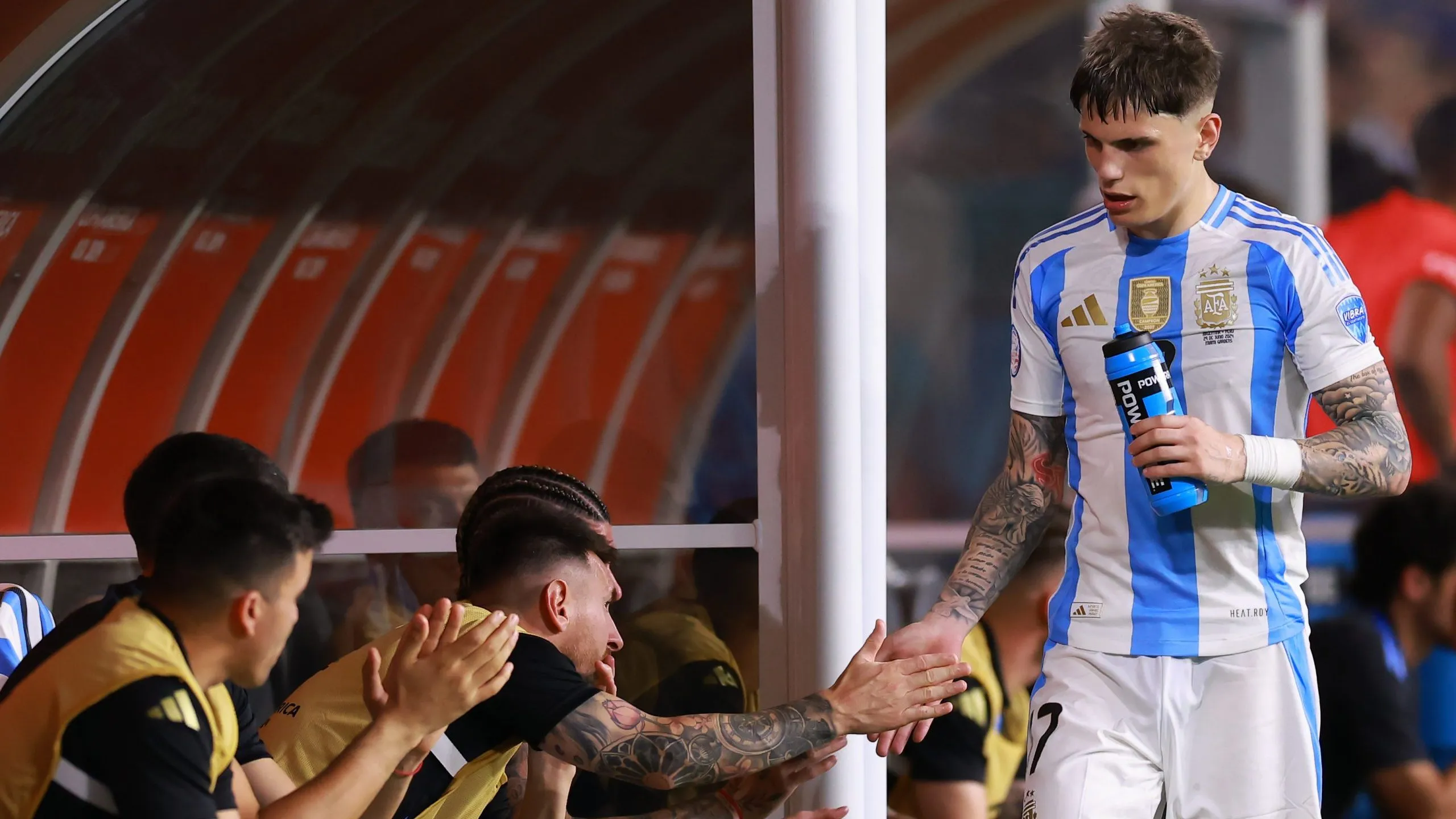 El gesto de Messi con Garnacho que no se vio (Getty)