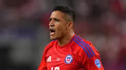 Alexis Sánchez, duro contra Wilmar Roldán.