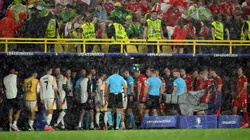 Alemania y Dinamarca, demorado por la intensa lluvia y tormentas eléctricas en Dortmund.